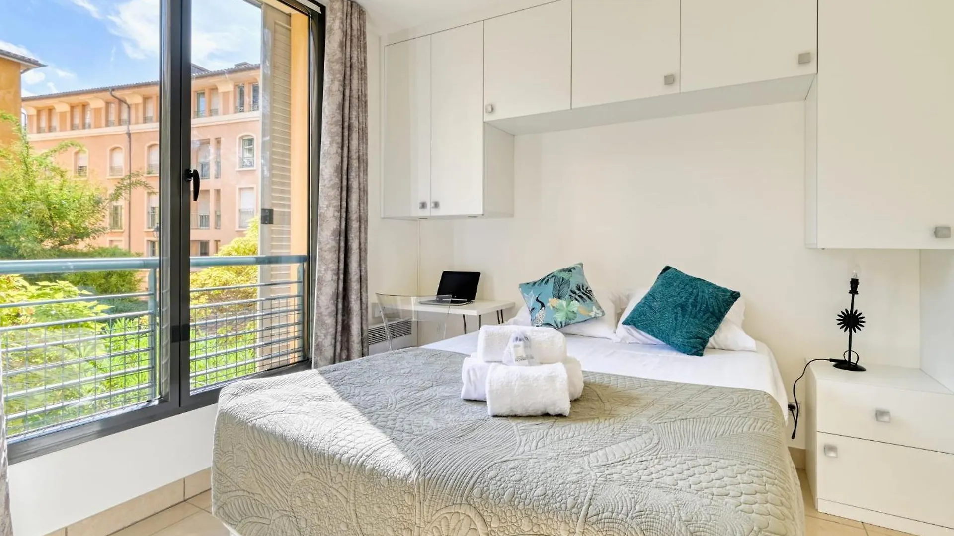 Mirabelle Furnished Flat Apartment Aix-en-Provence France