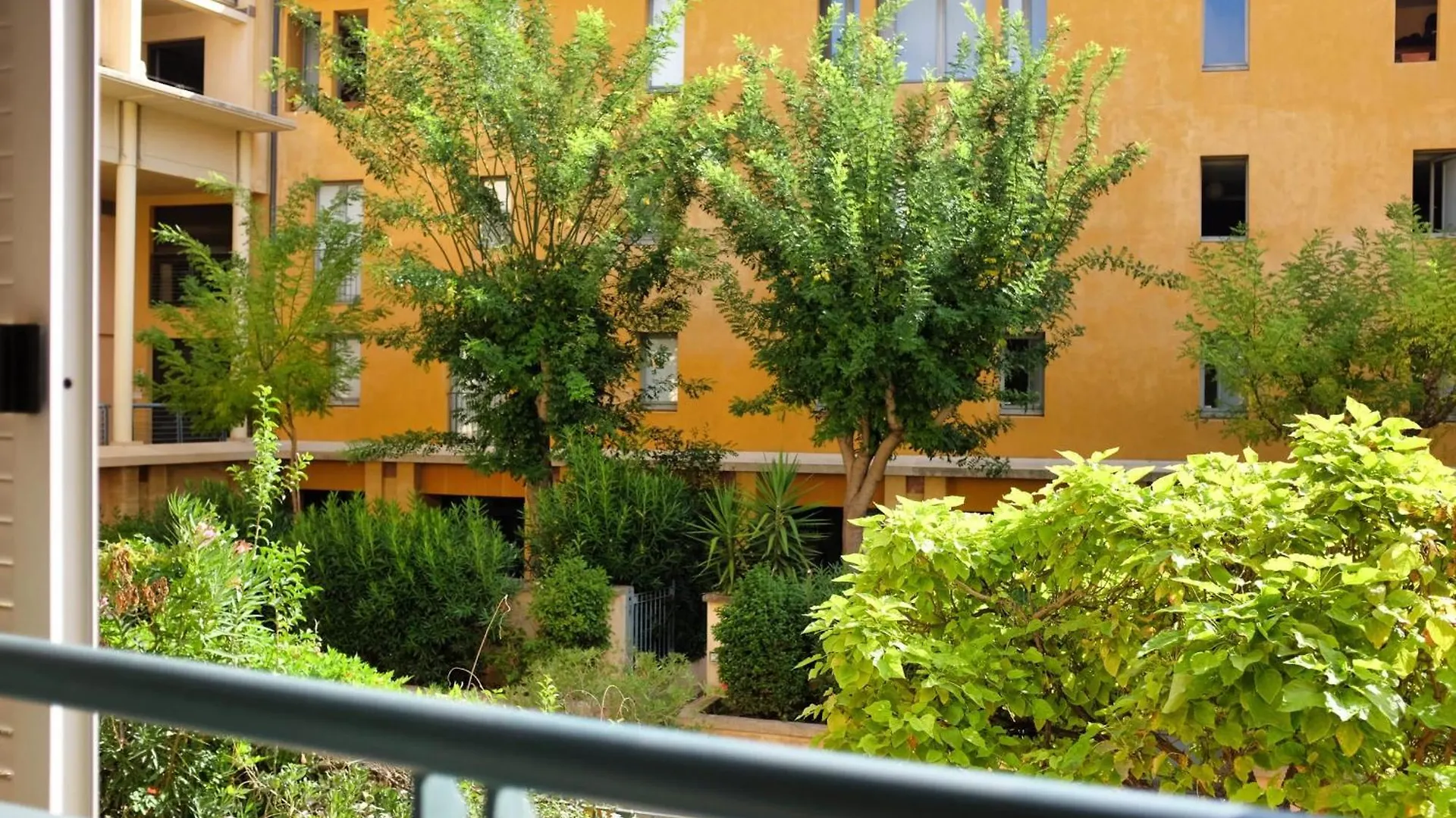 Mirabelle Furnished Flat Apartment Aix-en-Provence France