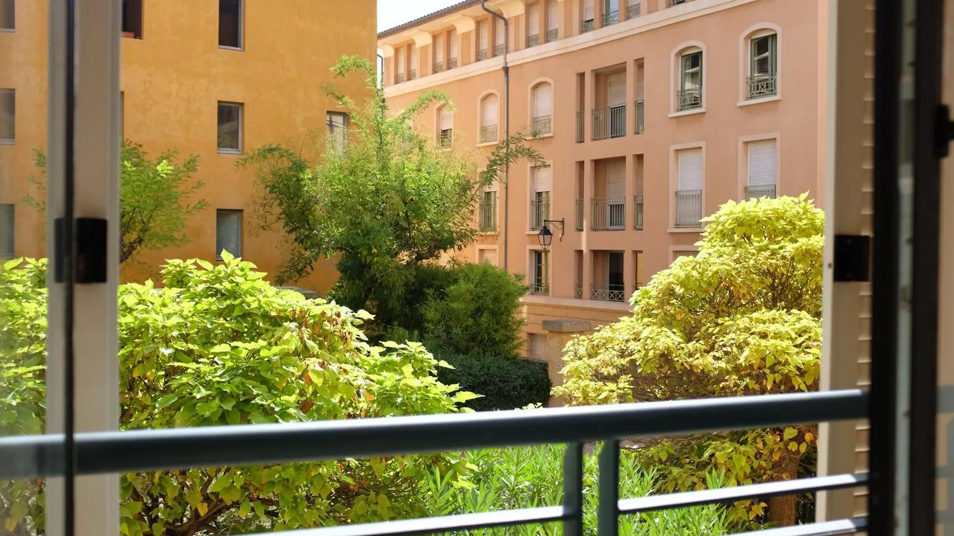 Mirabelle Furnished Flat Apartment Aix-en-Provence